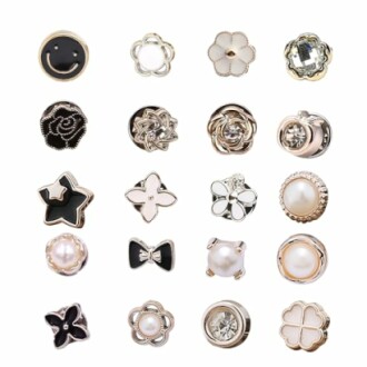 Collection de boutons décoratifs variés.