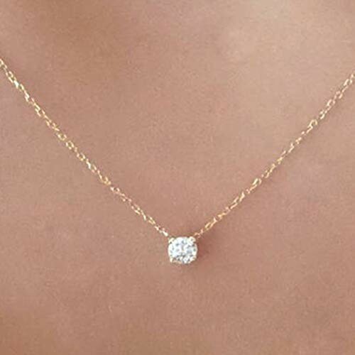 Collier délicat en or avec pendentif diamant.
