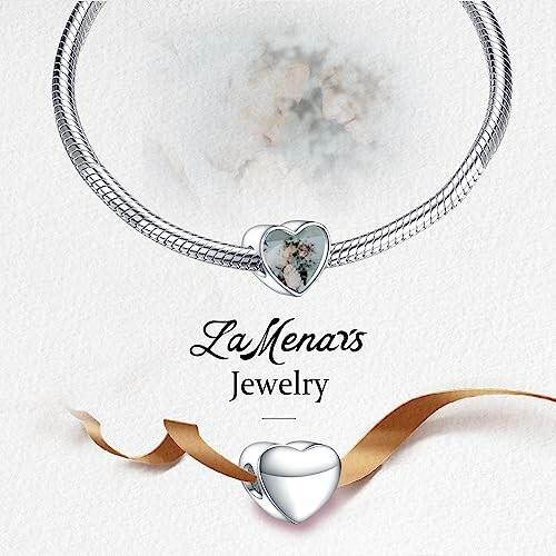 Collier en forme de cœur avec pierre précieuse.