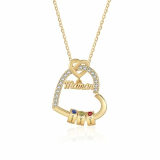 Collier en forme de cœur avec 'Maman' et pierres précieuses.