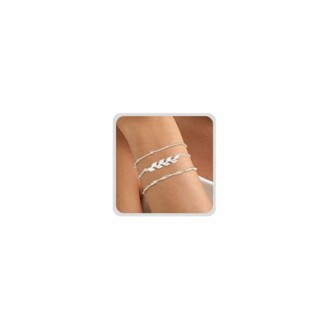 Bracelet de cheville en argent sur une jambe.