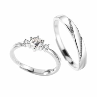 Deux bagues de mariage en argent avec diamants.