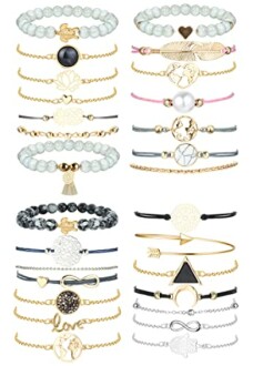 Collection de bracelets élégants avec perles et breloques.